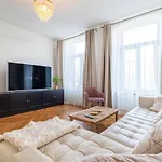 Trendy Apartment In Central